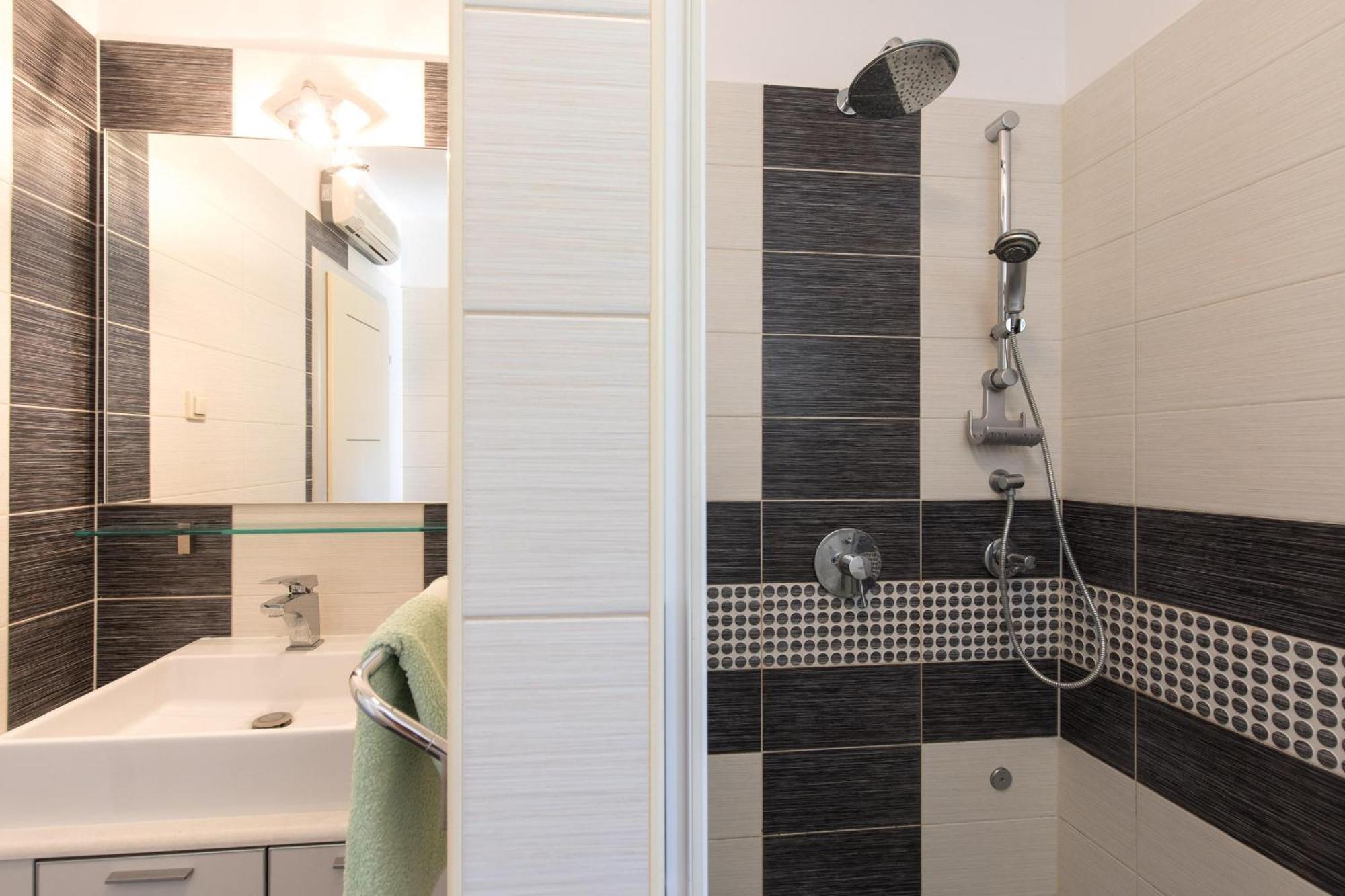 Holiday Home Ore Malinska Esterno foto